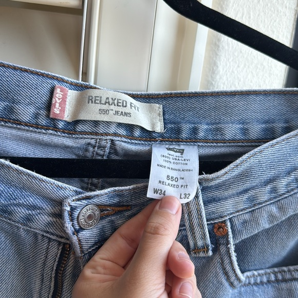 Vintage Distressed Levi’s 550 Jeans! 🩵 - Picture 2 of 6